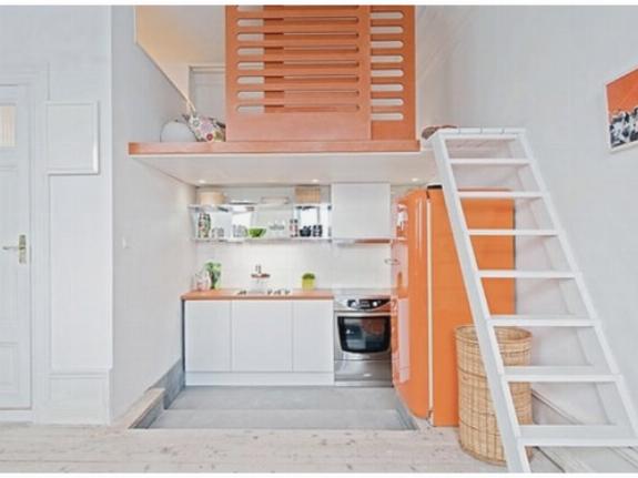 Дизайн маленькой кухни в двухуровневой квартире фото