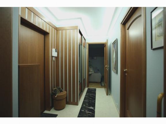 Дизайн узкого и длинного коридора в квартире